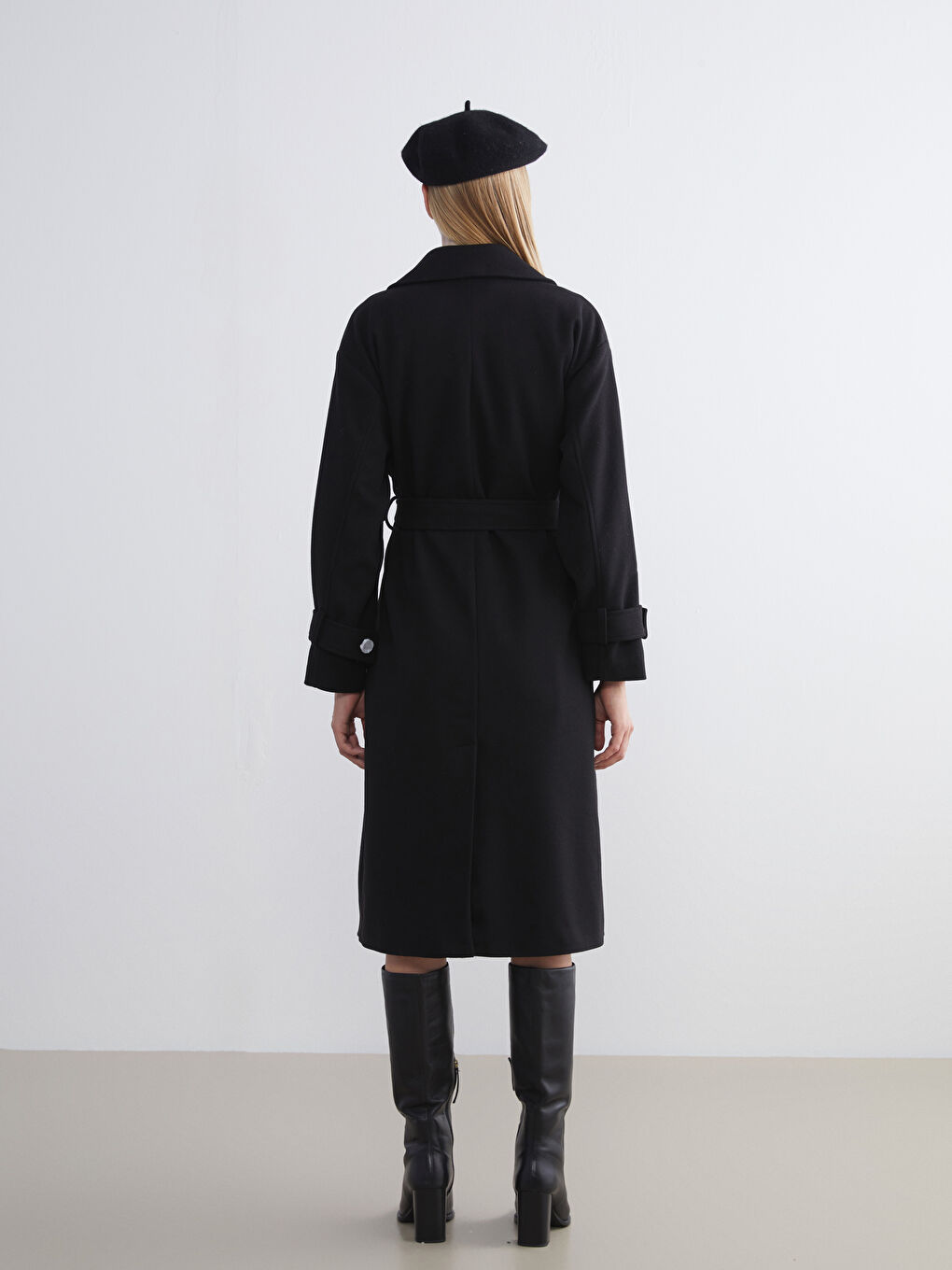 Siyah Kruvaze Yaka Kadın Kaşe Kaban-4