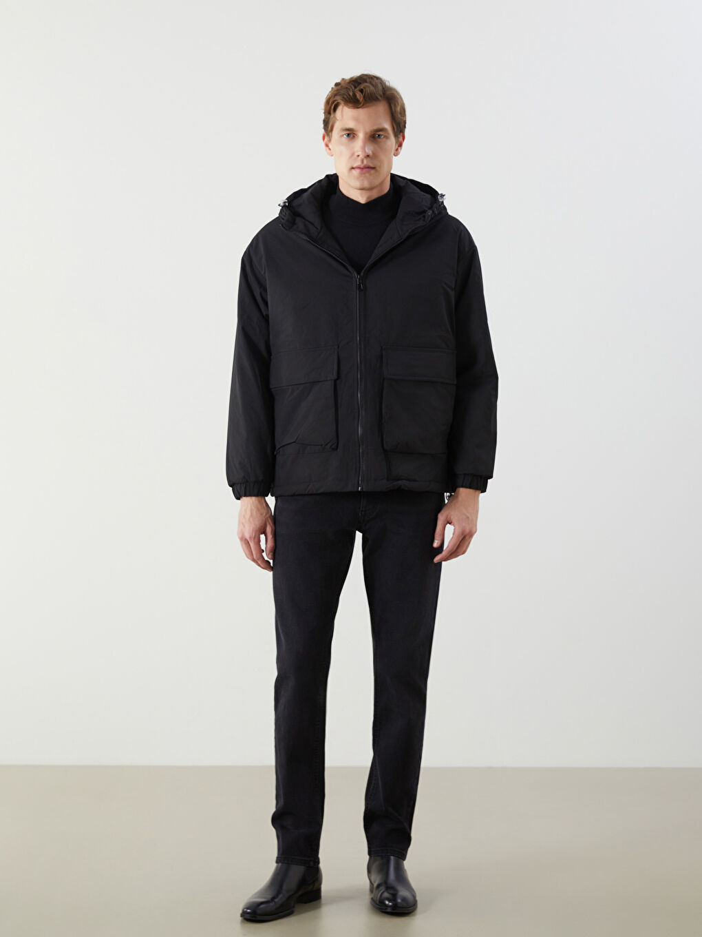 Siyah Bol Kalıp Kapüşonlu Kalın Erkek Şişme Mont-1