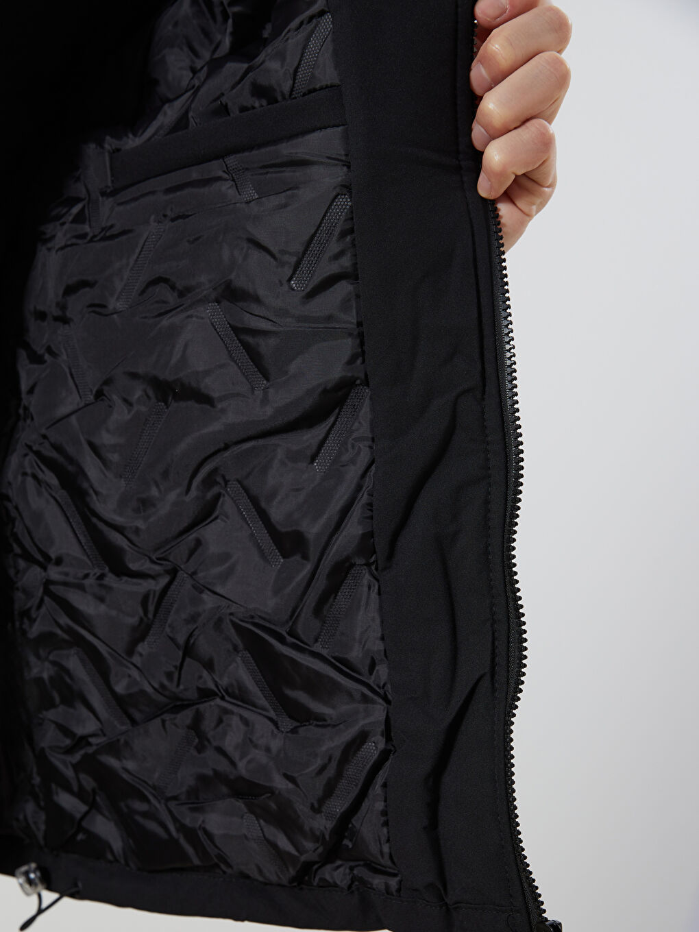 Siyah Bol Kalıp Kapüşonlu Kalın Erkek Şişme Mont-3