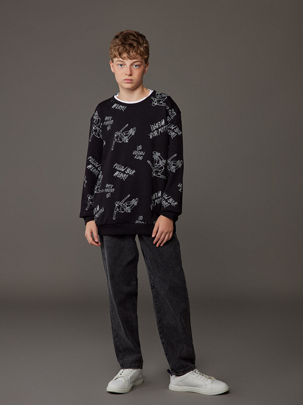 سویتشێرت ئه‌ستوور چاپکراوی یه‌خه‌ خڕ بۆ کوڕان-1