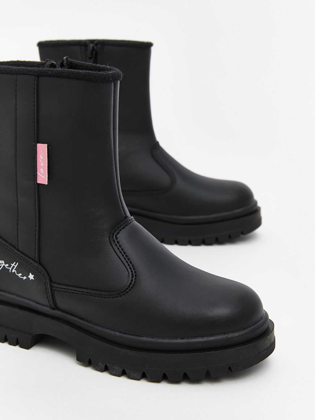 Siyah Deri Görünümlü Kız Çocuk Bot-2