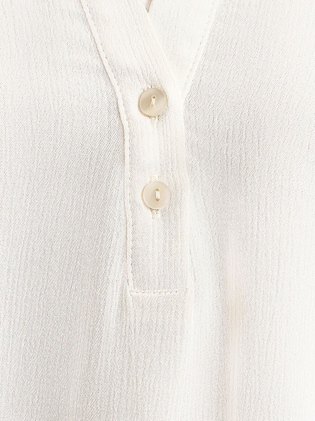 بلوزة ياقة بشق أوفراسايز-2