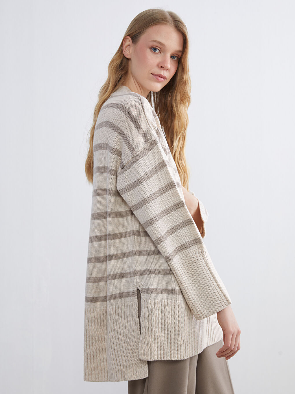 بلوز گەردەنبەند خەتخەت ئۆڤەرسایز تریکۆ ژنان-1