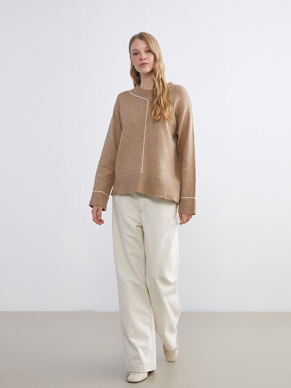 كنزة صوفية تريكو برقبة دائرية بتفاصيل مخططة للسيدات-1