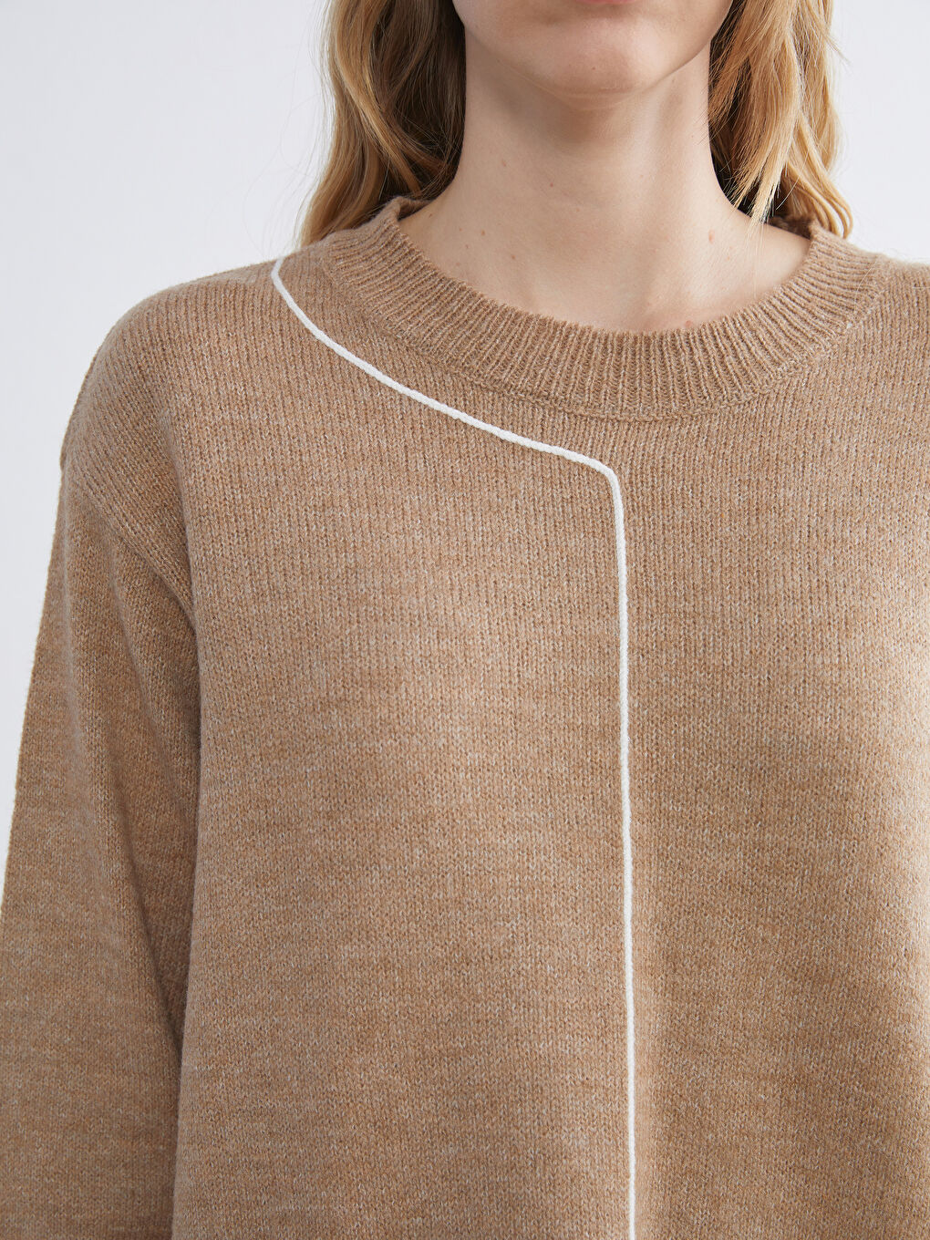 كنزة صوفية تريكو برقبة دائرية بتفاصيل مخططة للسيدات-2