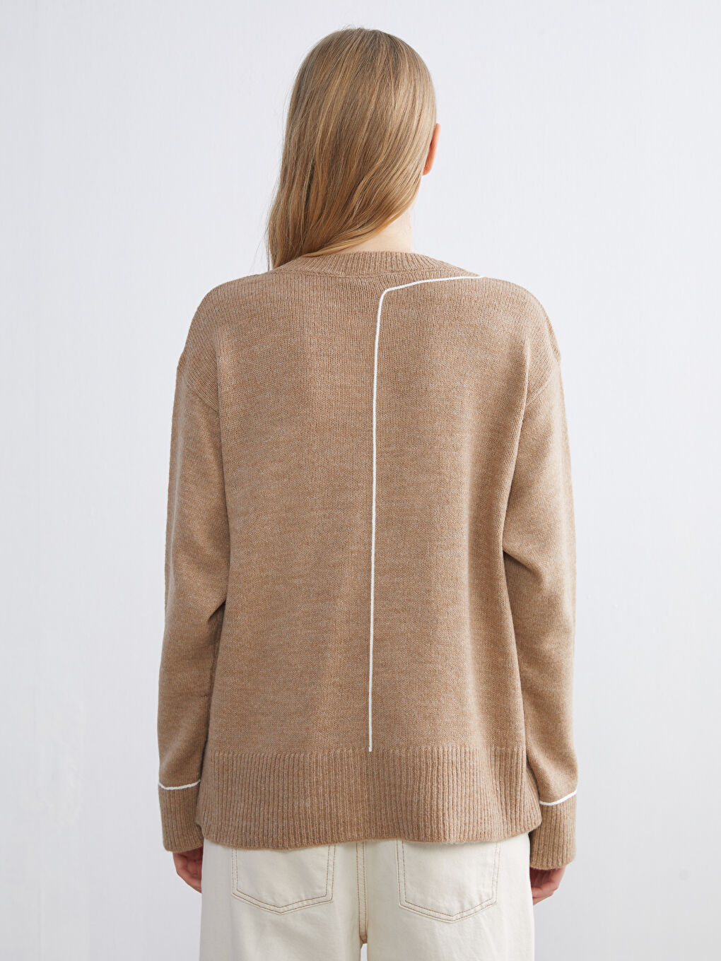 كنزة صوفية تريكو برقبة دائرية بتفاصيل مخططة للسيدات-3