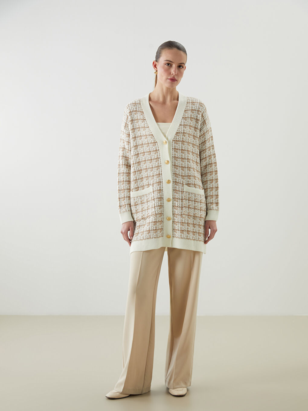 كارديجان تريكو بنمط فتحة رقبة على شكل حرف V للسيدات-1