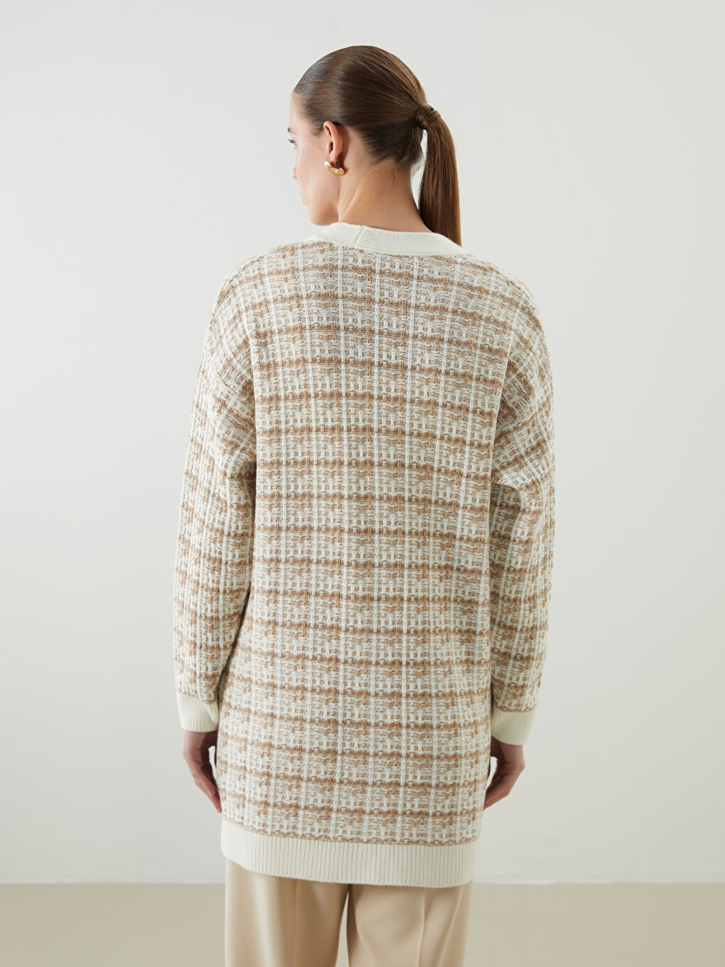 كارديجان تريكو بنمط فتحة رقبة على شكل حرف V للسيدات-3