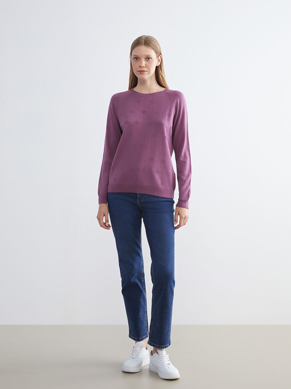 كنزة صوفية برقبة دائرية للسيدات-1