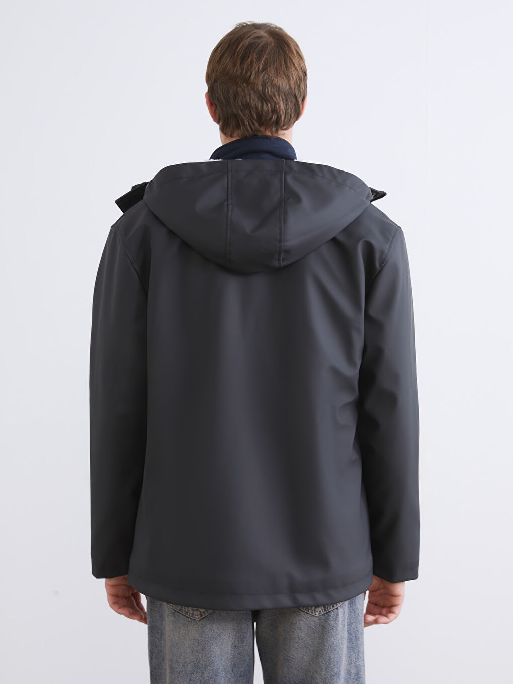 Siyah Kapüşonlu İçi Kürklü Erkek Mont-4