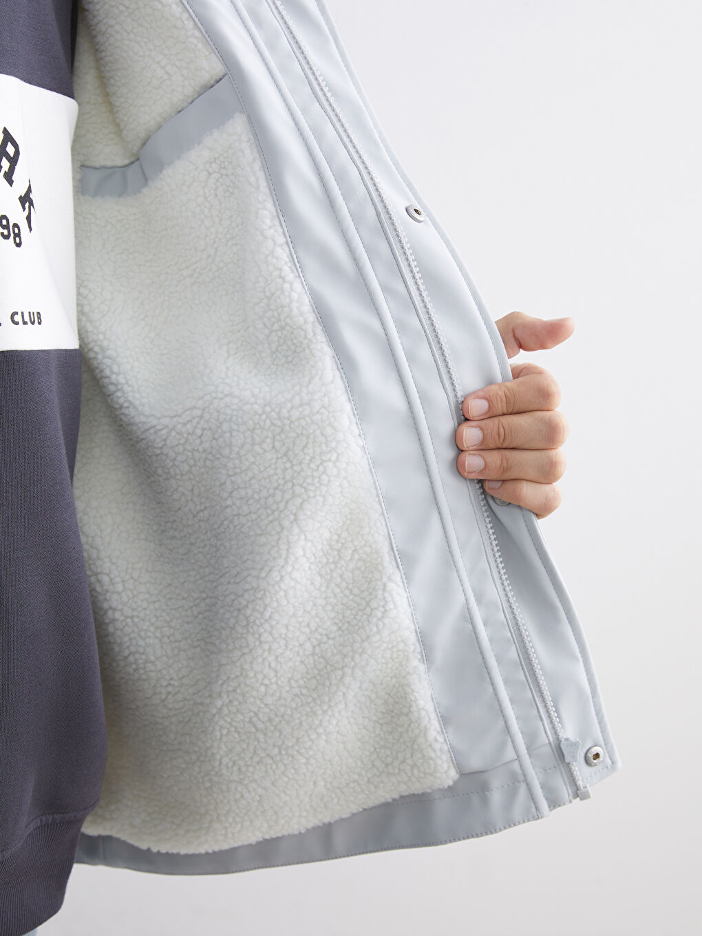 Gri Kapüşonlu İçi Kürklü Erkek Mont-3