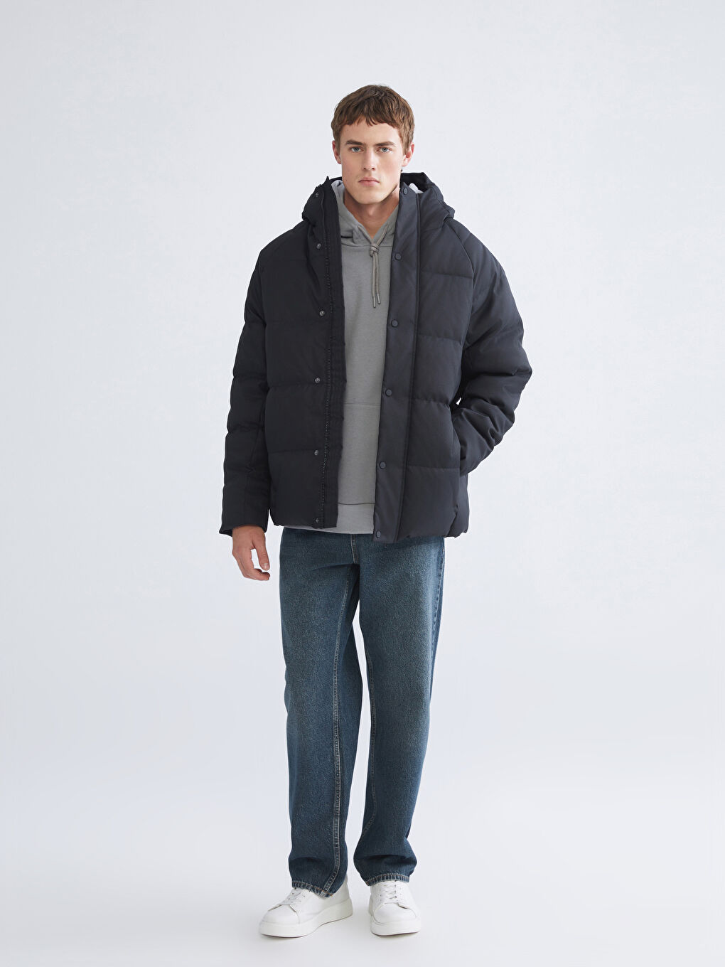 Мужской пуховик свободного кроя с капюшоном-1