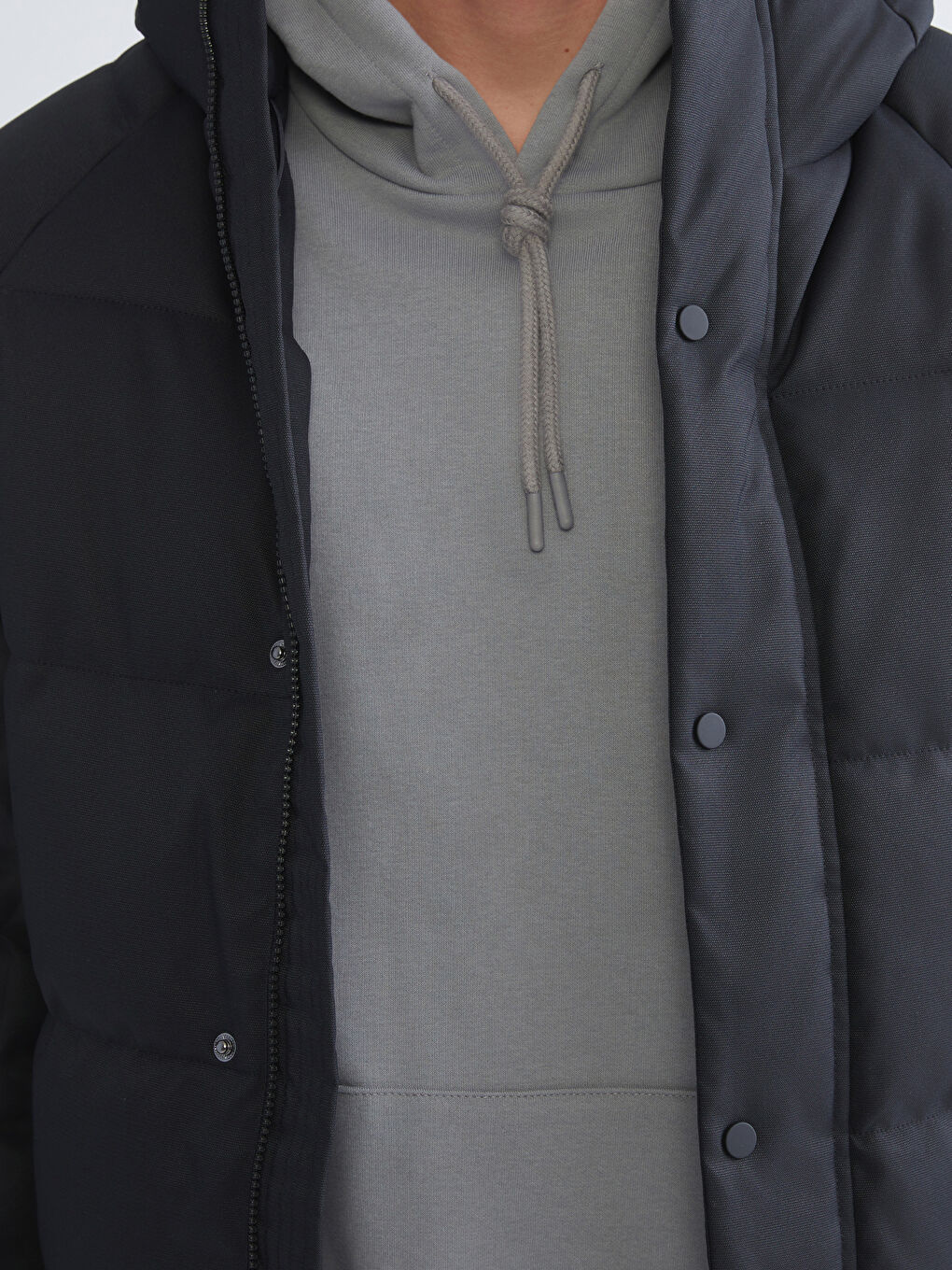 Мужской пуховик свободного кроя с капюшоном-2