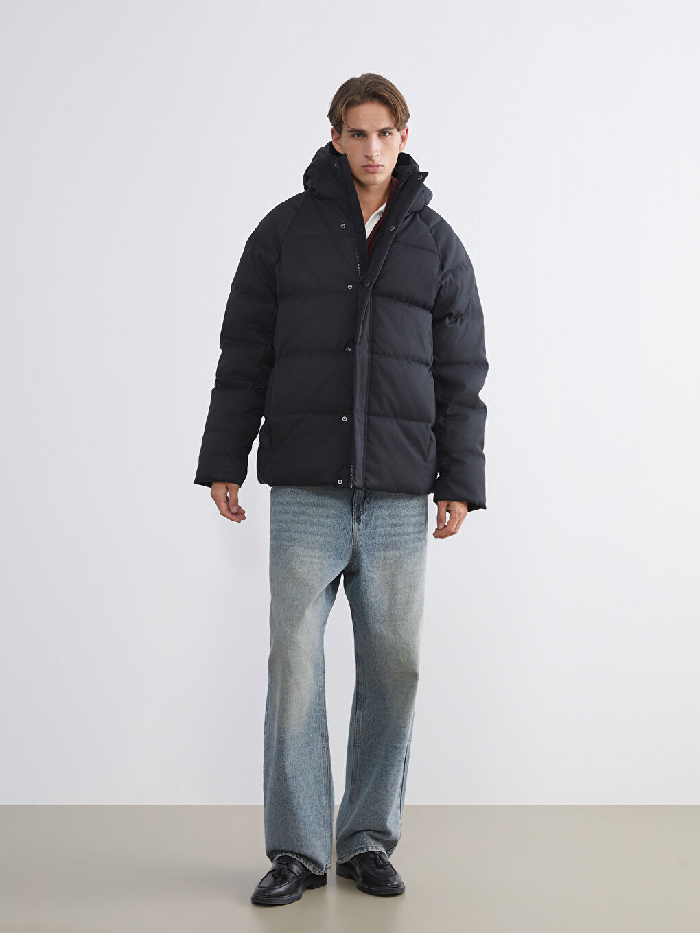 Siyah Rahat Kalıp Kapüşonlu Erkek Şişme Mont-1