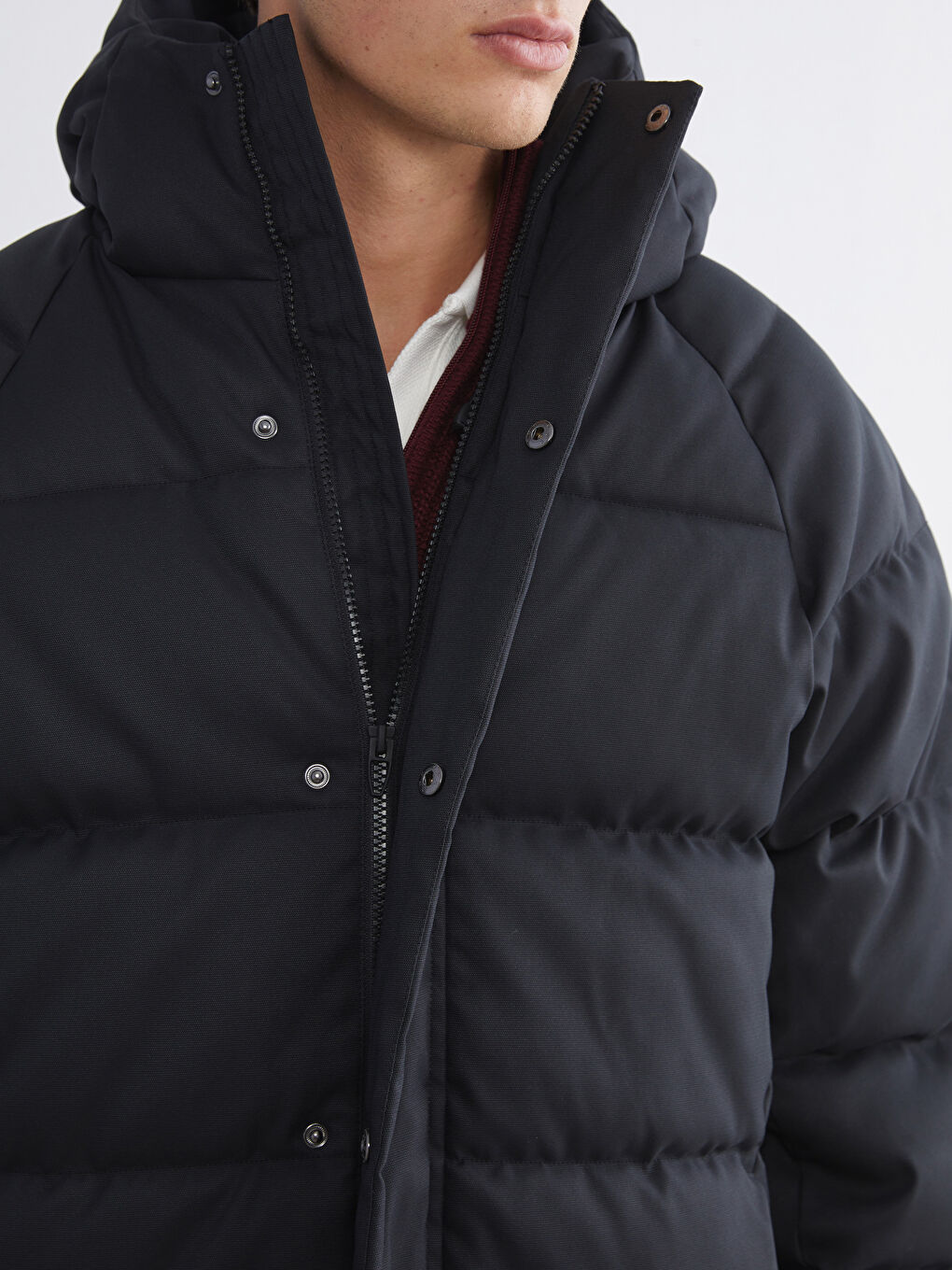 Siyah Rahat Kalıp Kapüşonlu Erkek Şişme Mont-2