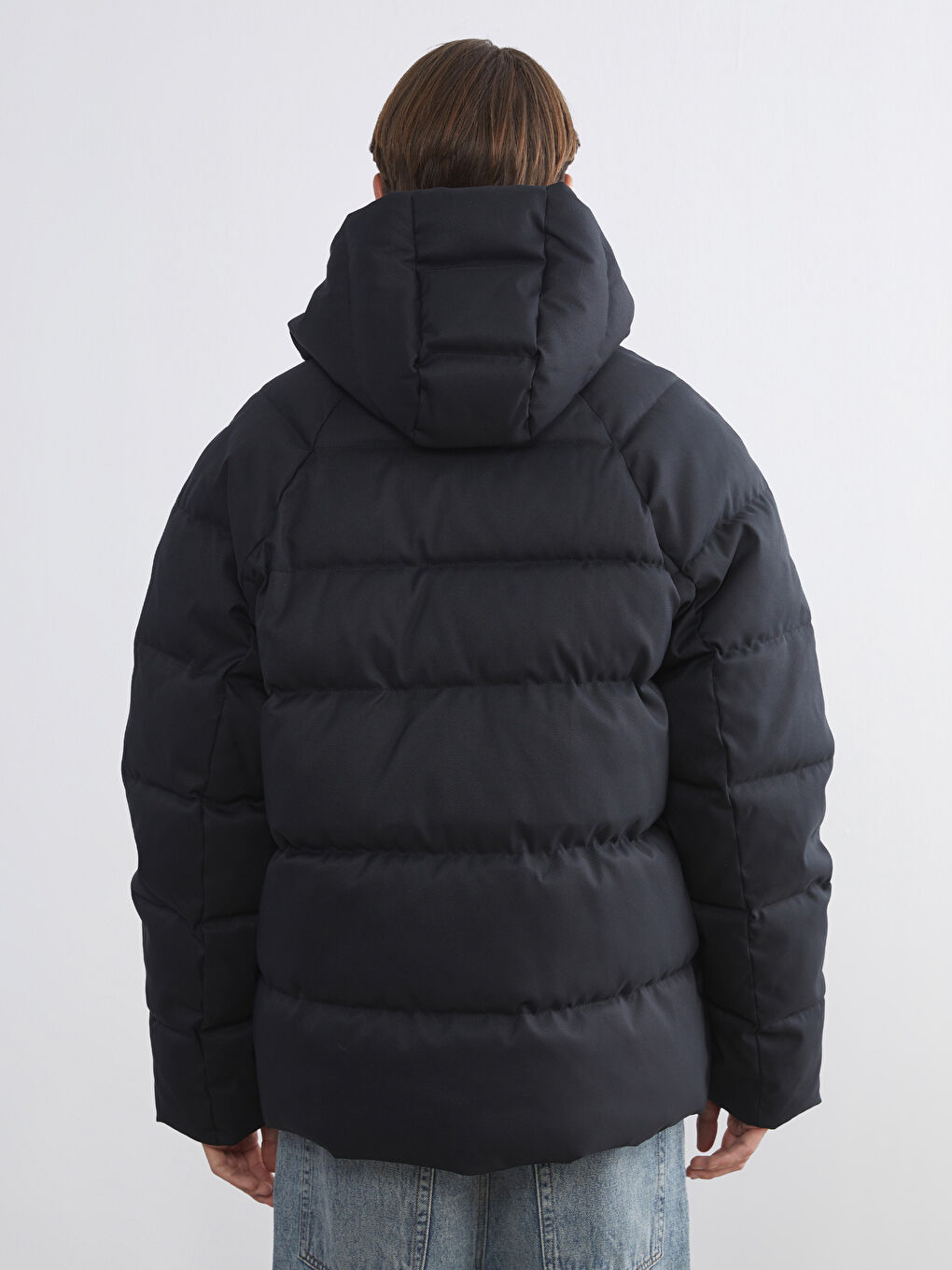 Siyah Rahat Kalıp Kapüşonlu Erkek Şişme Mont-4