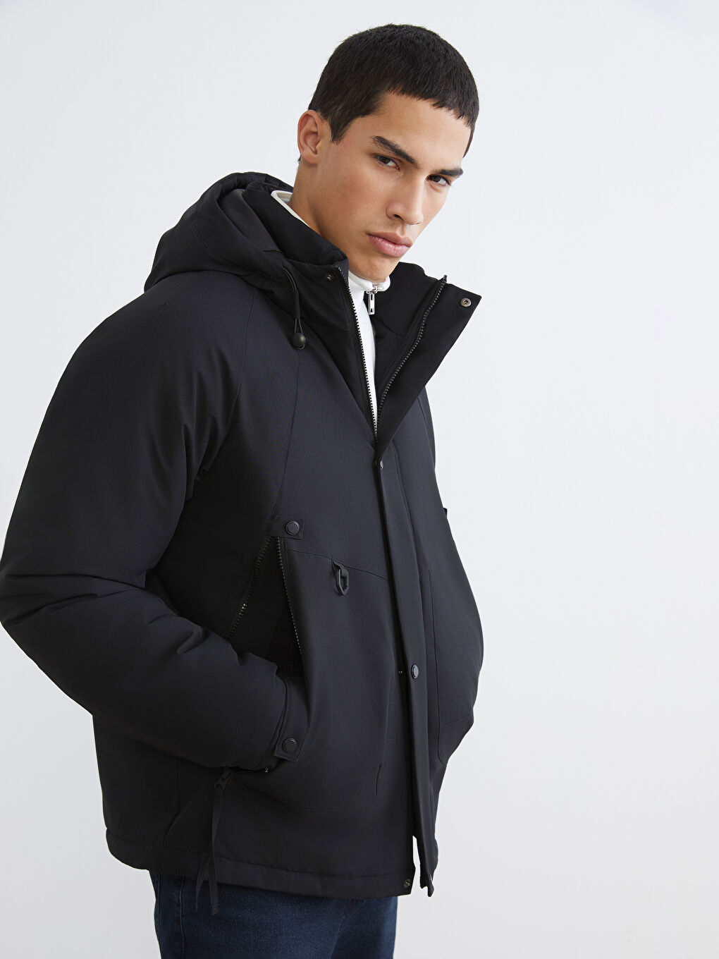 Siyah Rahat Kalıp Kapüşonlu Erkek Mont