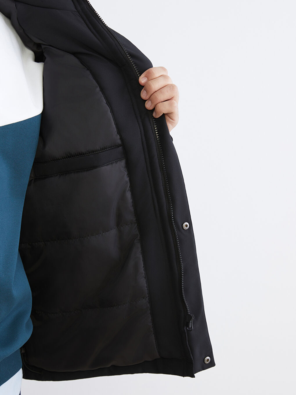 Siyah Rahat Kalıp Kapüşonlu Erkek Mont-3