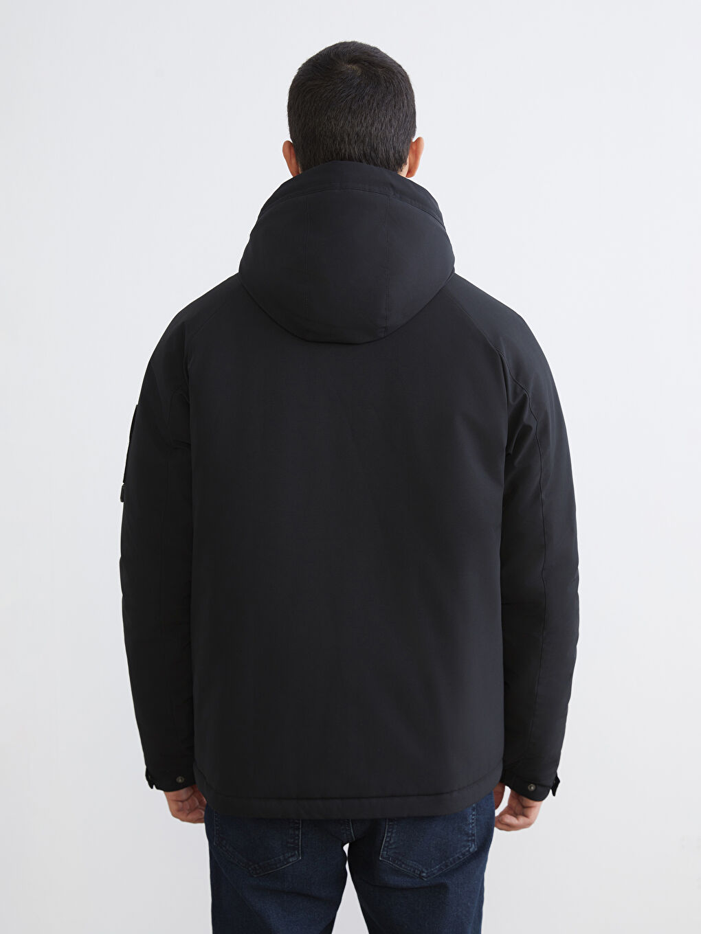 Siyah Rahat Kalıp Kapüşonlu Erkek Mont-4