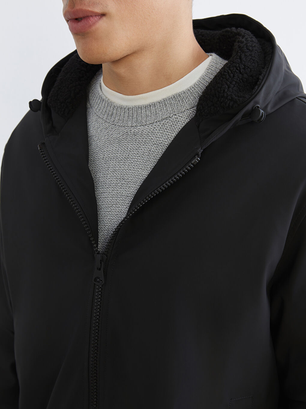 Siyah Standart Kalıp Kapüşonlu Erkek Mont-2