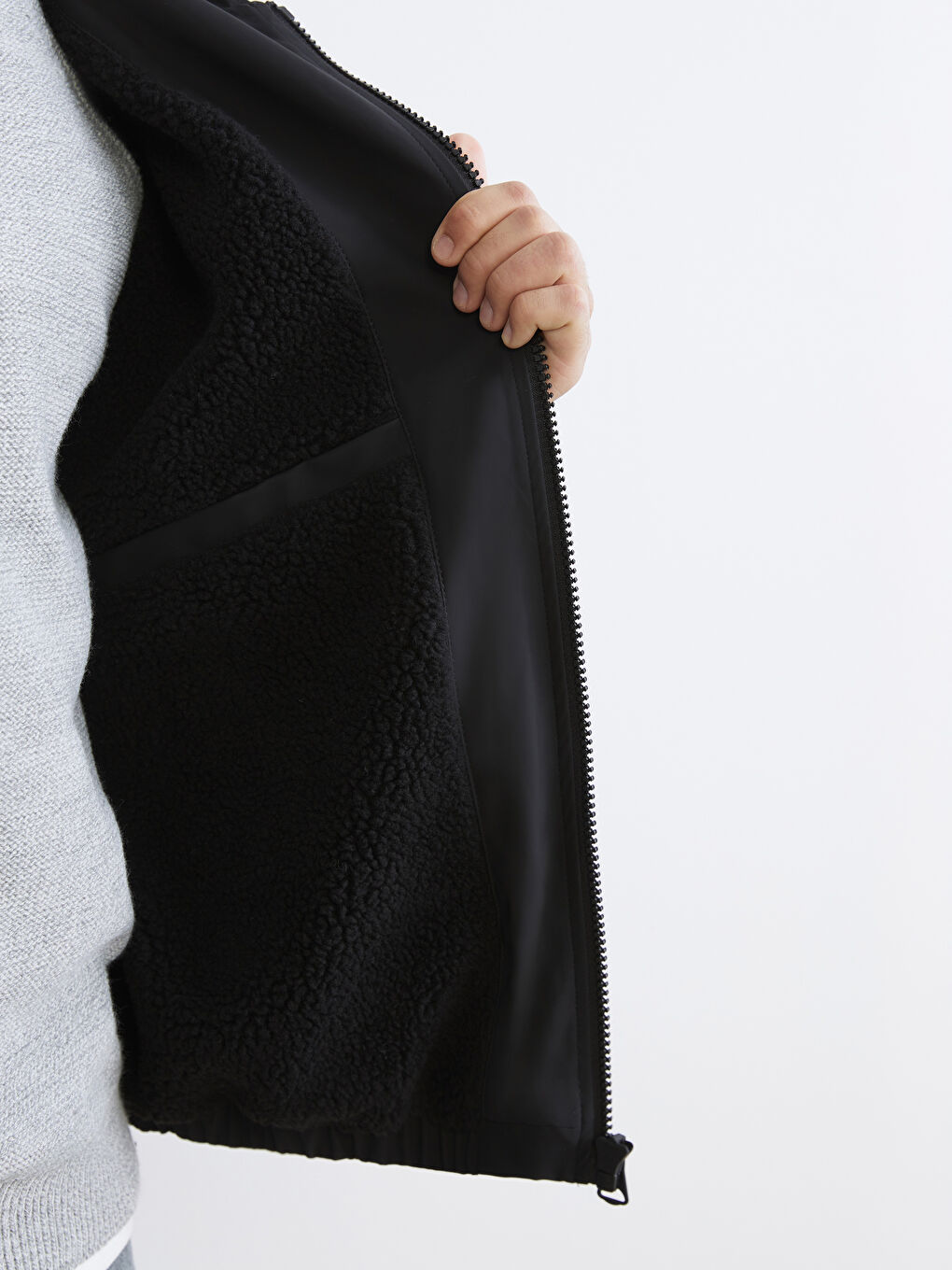 Siyah Standart Kalıp Kapüşonlu Erkek Mont-3