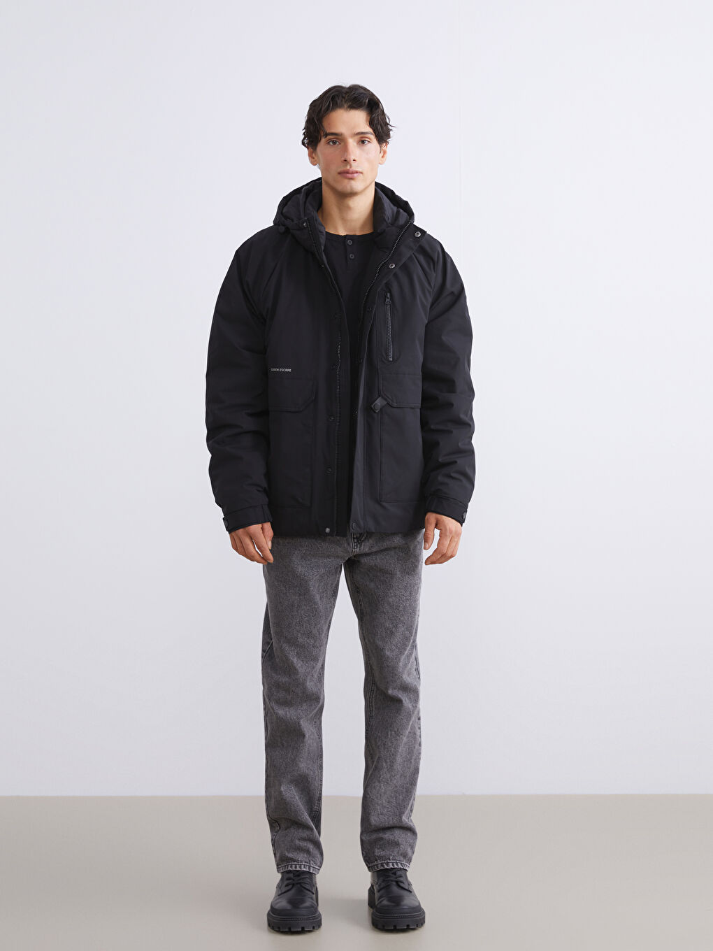 Siyah Standart Kalıp Kapüşonlu Erkek Parka-1