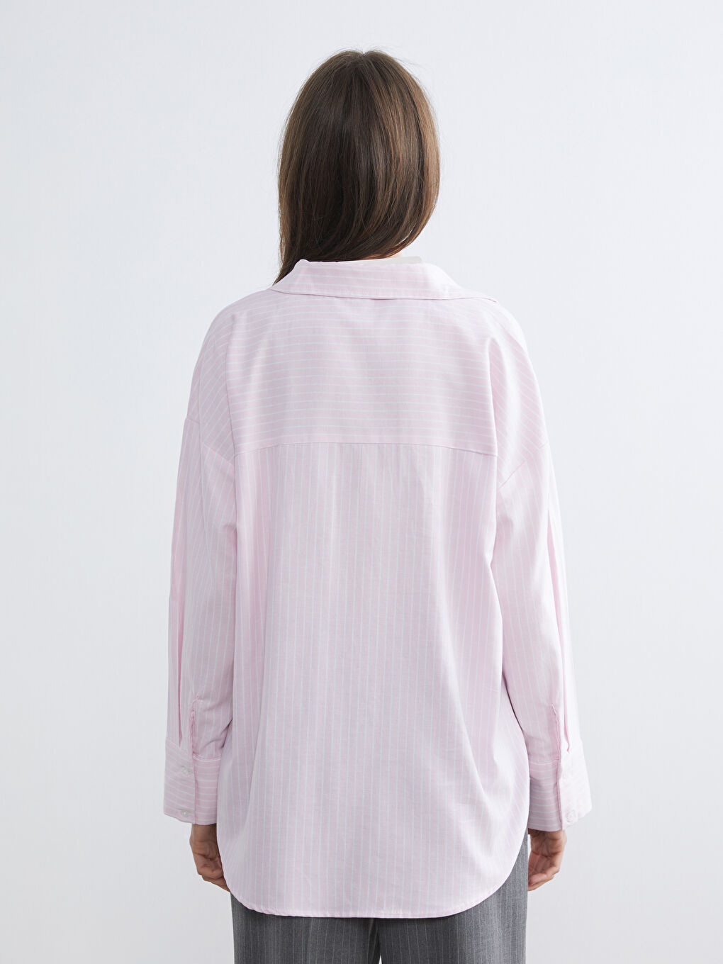 قميص مُخَطَّط واسع الحجم للسيدات-3