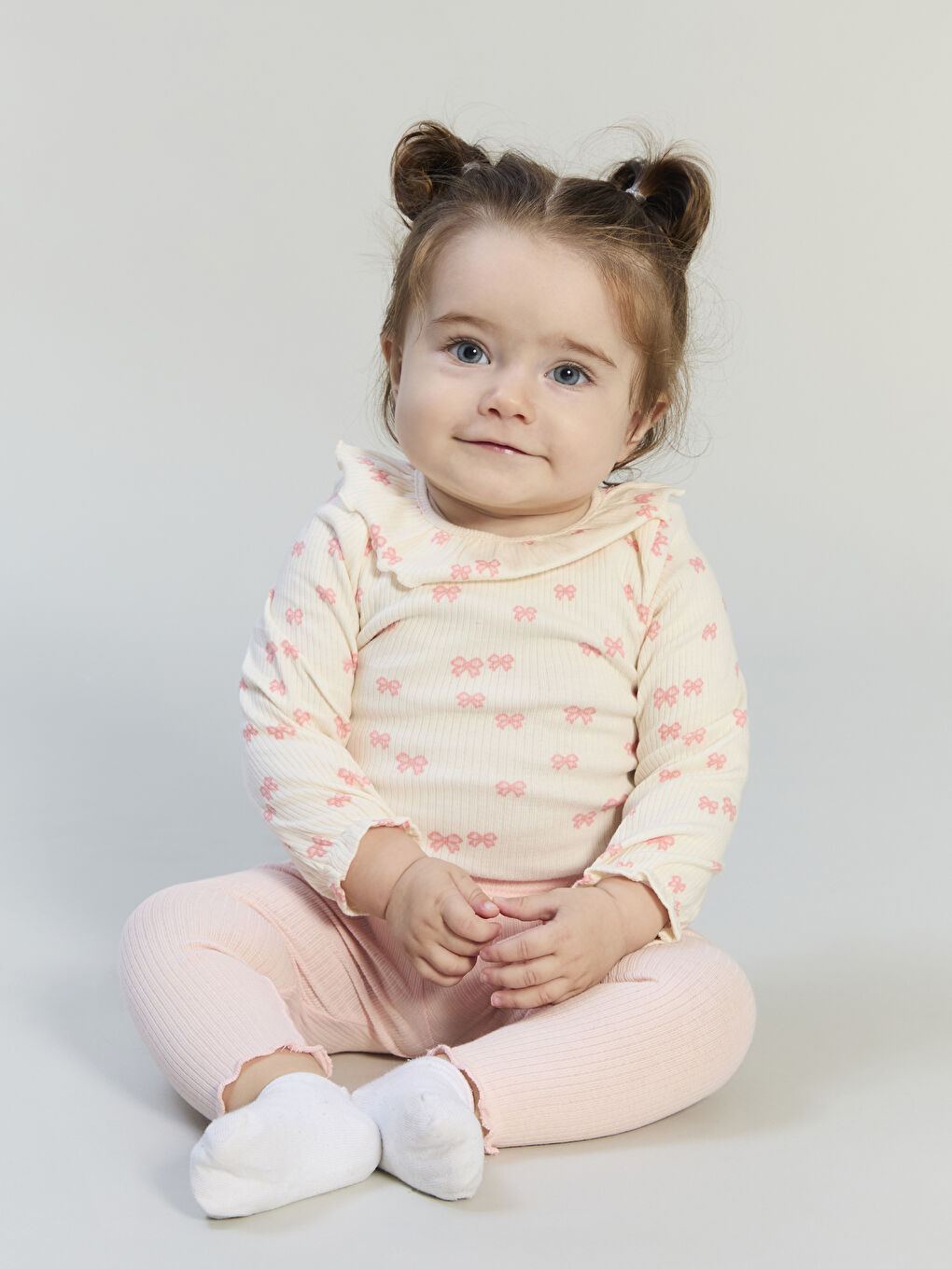 طقم بيج فاتح / ايكرو طفلة-1