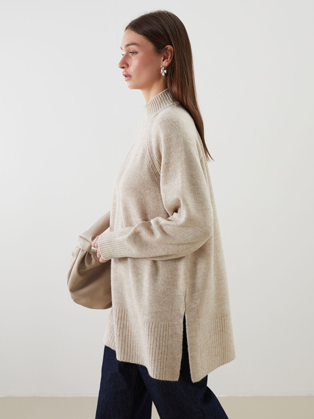 Ekru Dik Yaka Oversize Kadın Triko Tunik