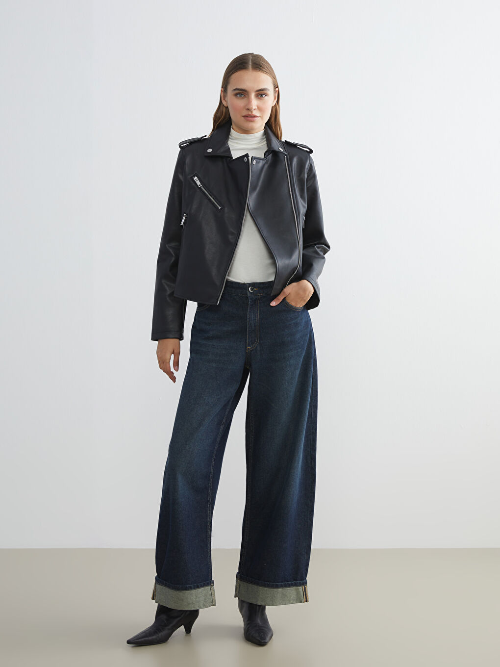 Siyah Biker Yaka Kadın Deri Görünümlü Ceket-1