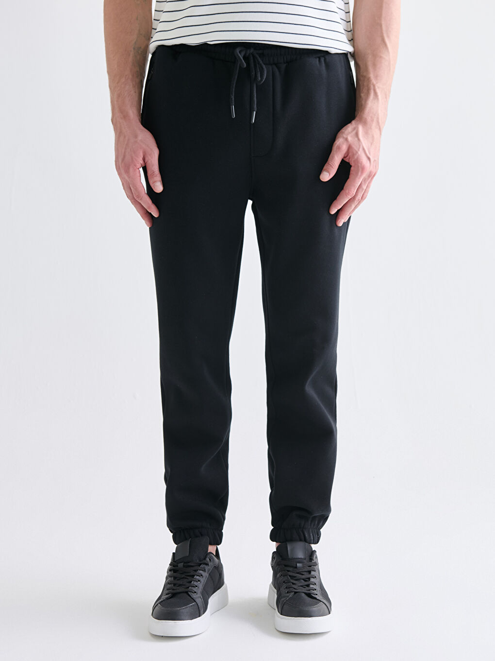 Siyah Standart Kalıp Erkek Jogger Eşofman Altı-1