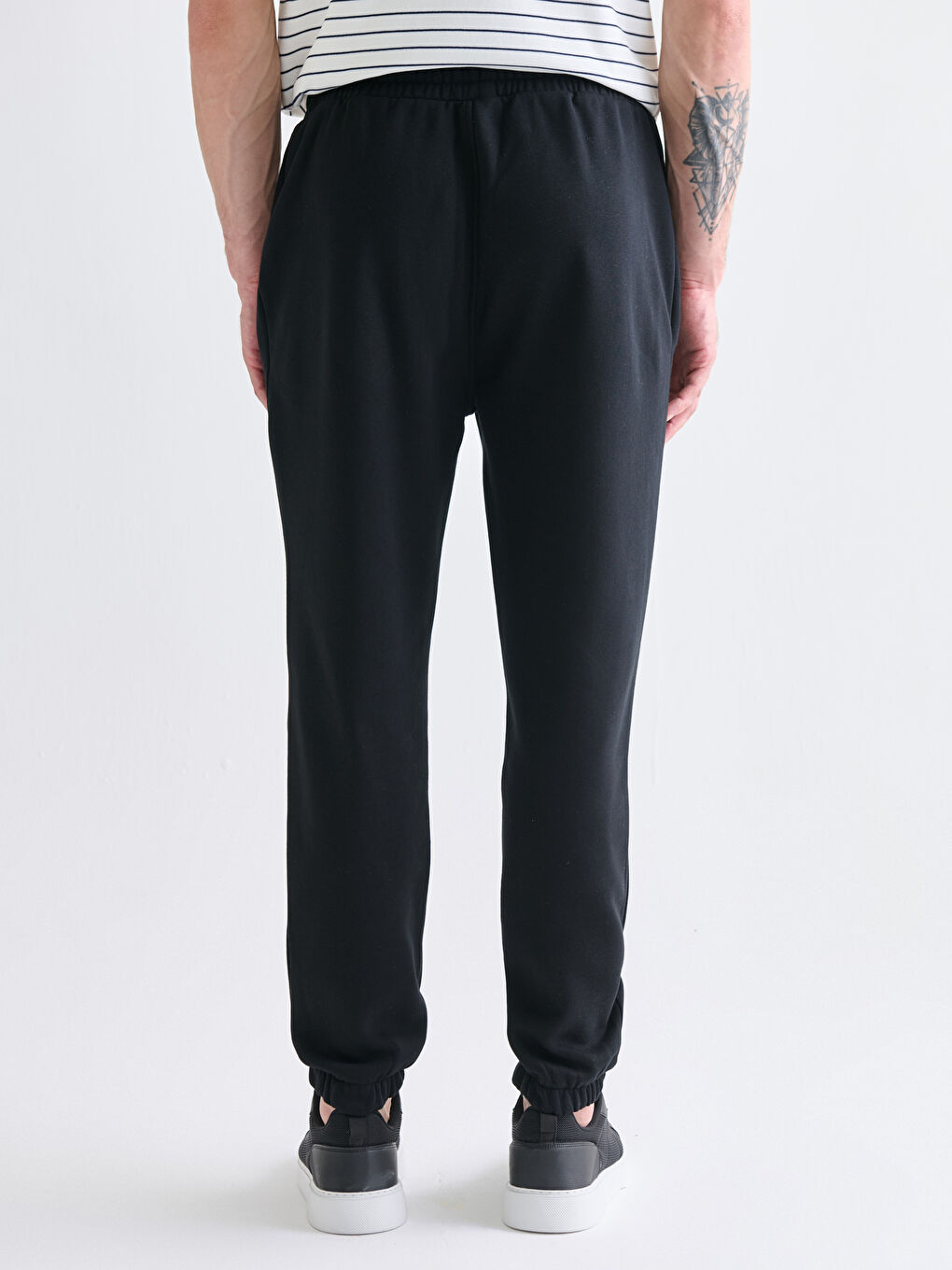 Siyah Standart Kalıp Erkek Jogger Eşofman Altı-3