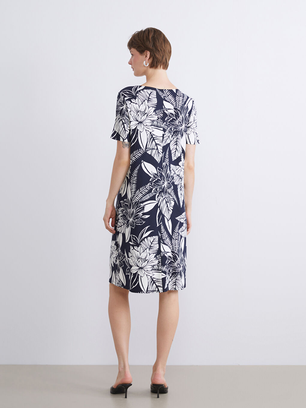 Crew Neck Floral Dress-3