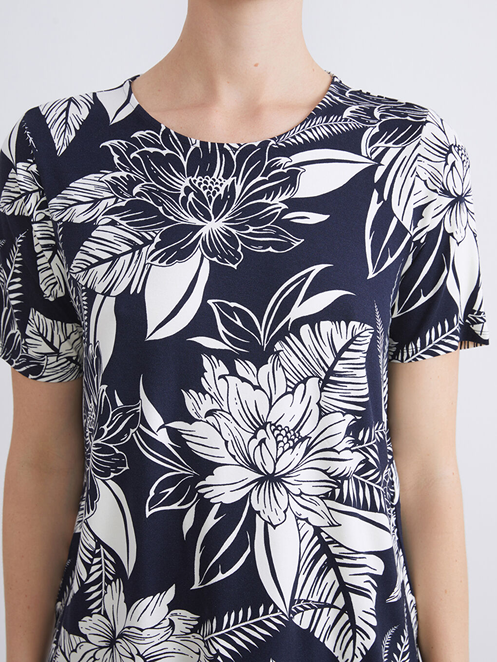 Crew Neck Floral Blouse-2