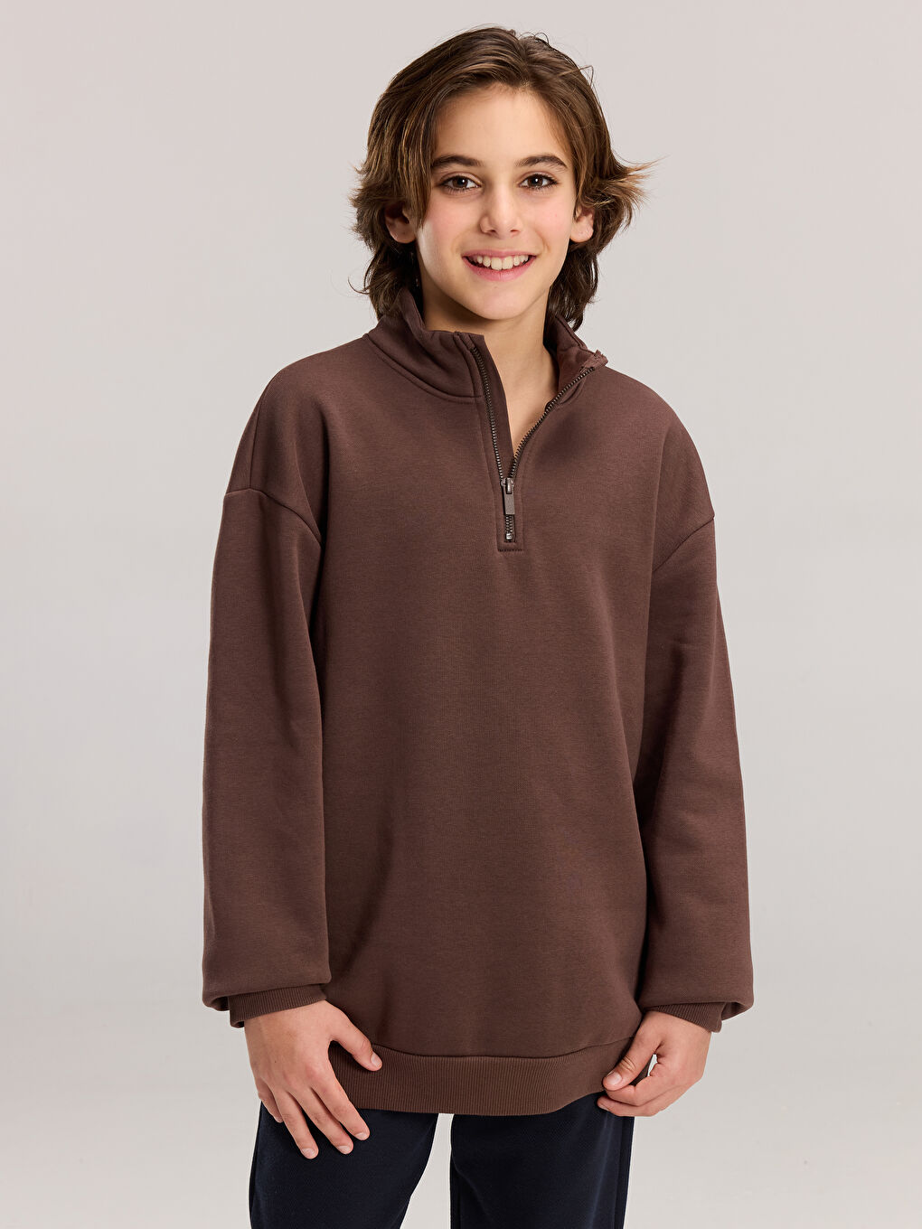 Kahverengi Dik Yaka Erkek Çocuk Kalın Sweatshirt