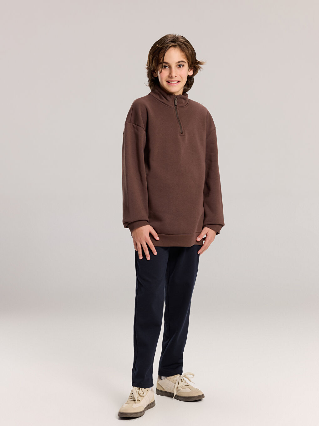Kahverengi Dik Yaka Erkek Çocuk Kalın Sweatshirt-1