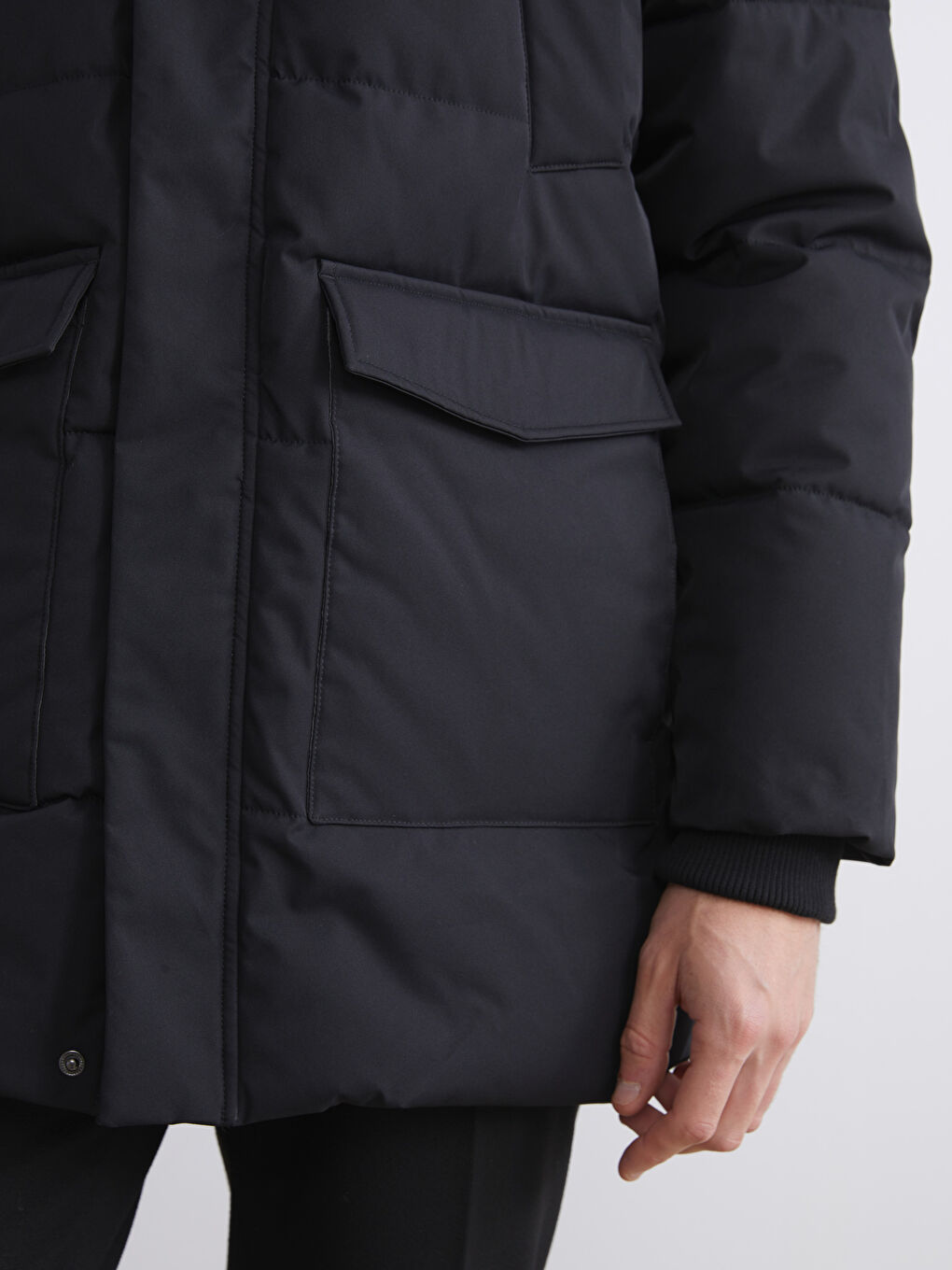 Siyah Standart Kalıp Kapüşonlu Erkek Şişme Mont-3