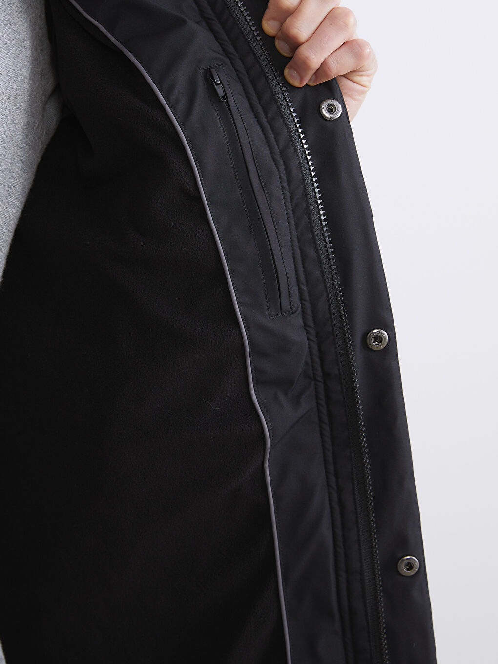 Siyah Standart Kalıp Kapüşonlu Erkek Şişme Mont-4