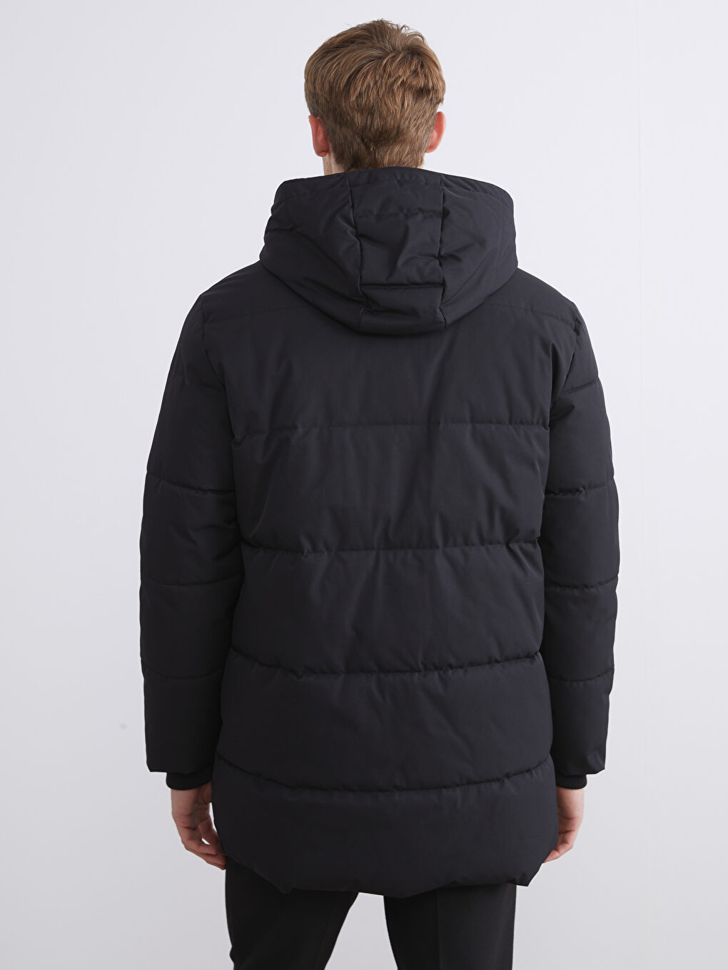 Siyah Standart Kalıp Kapüşonlu Erkek Şişme Mont-5