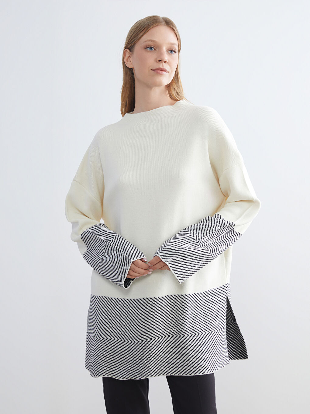 Ekru Kayık Yaka Desenli Kadın Triko Tunik