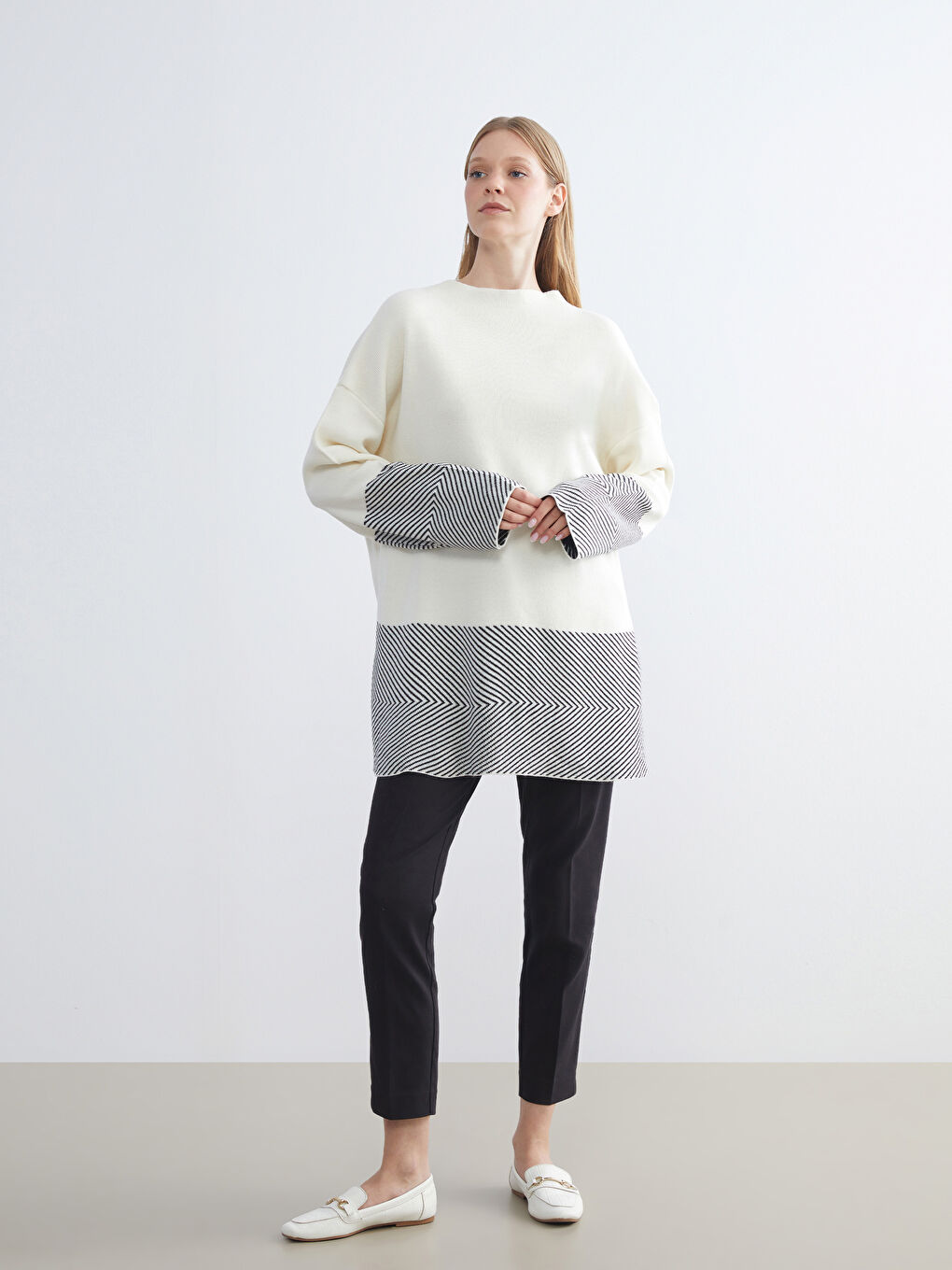 Ekru Kayık Yaka Desenli Kadın Triko Tunik-3