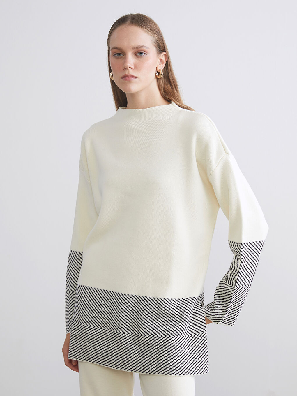 Ekru Kayık Yaka Desenli Kadın Triko Tunik-1