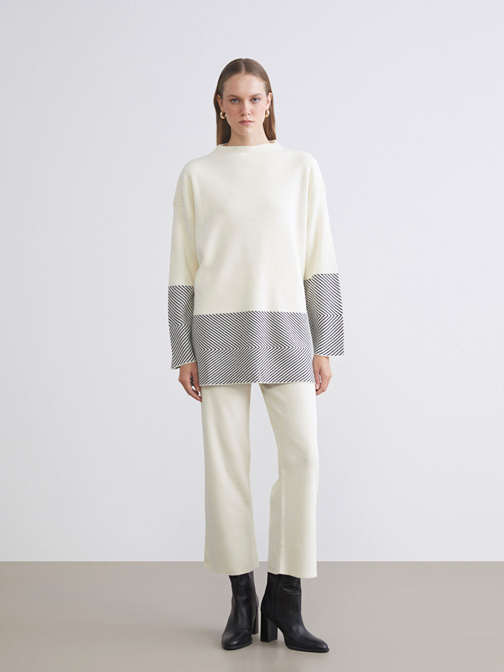 Ekru Kayık Yaka Desenli Kadın Triko Tunik-2