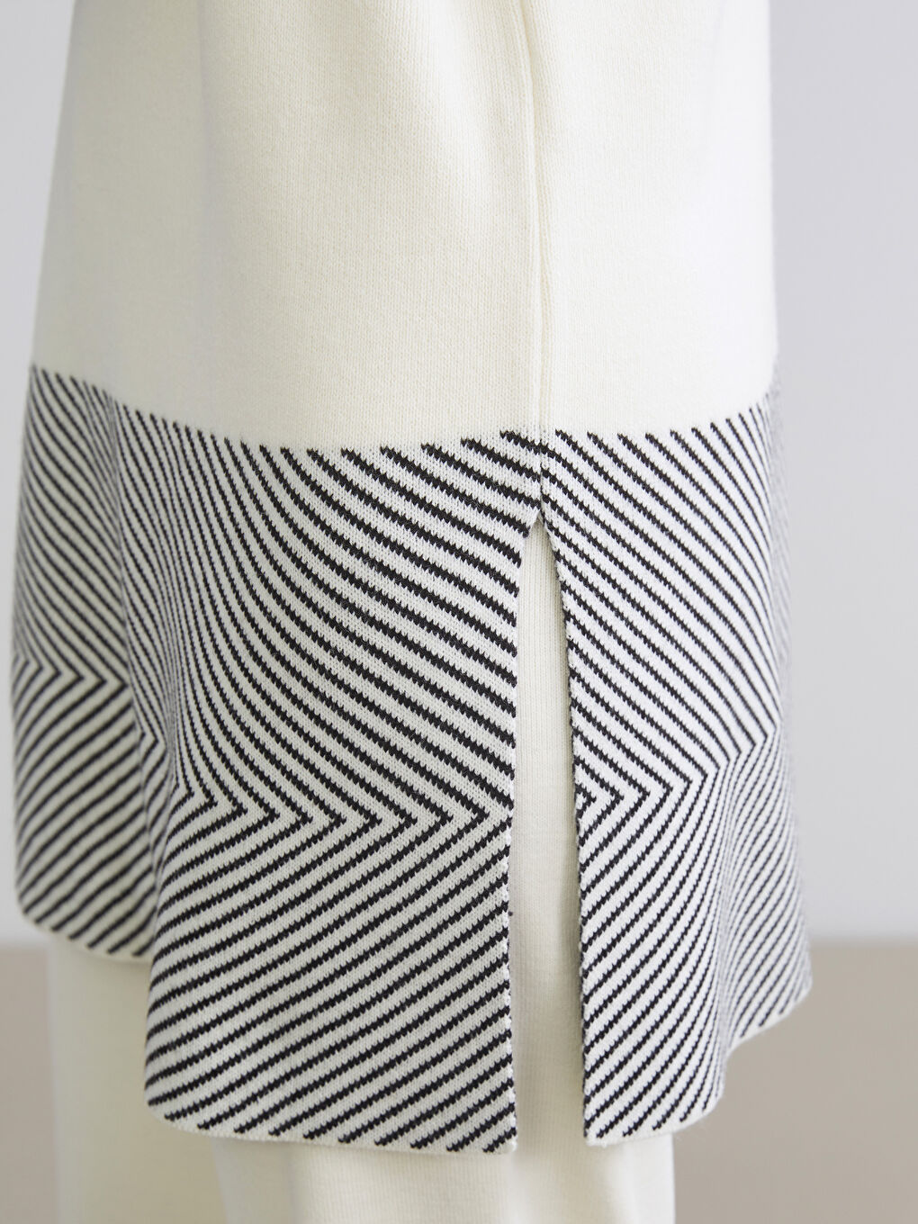 Ekru Kayık Yaka Desenli Kadın Triko Tunik-4