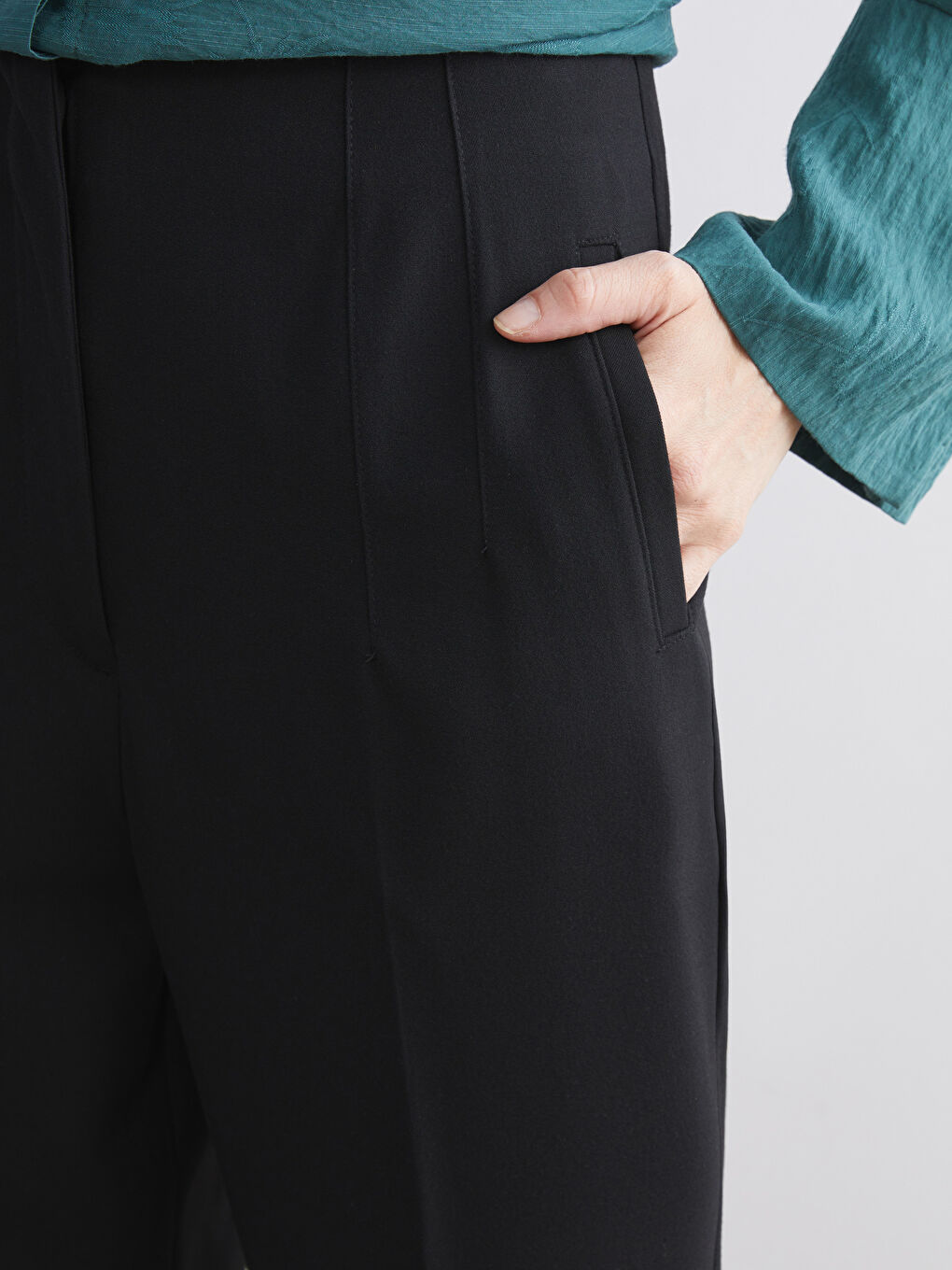 Carrot Fit Women's Trousers-5