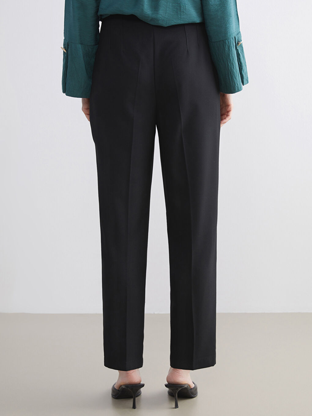 Carrot Fit Women's Trousers-7