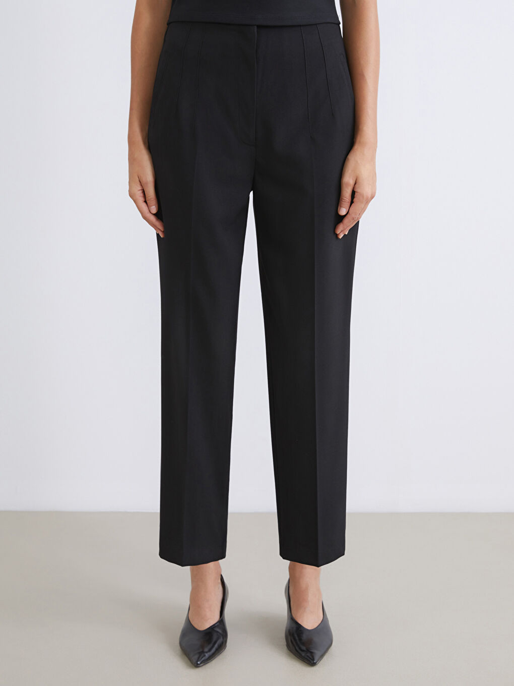 Carrot Fit Women's Trousers-2