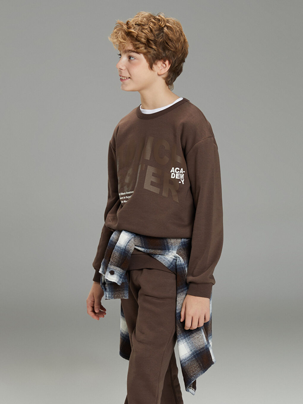 Дөңгелек жағалы ұлдарға арналған спортивтық костюм жинағы-1