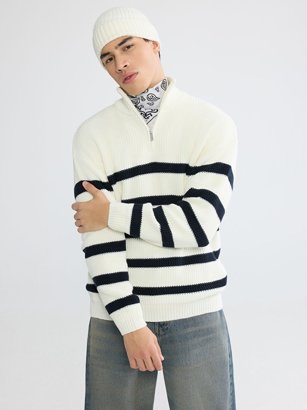 Ekru Fermuarlı Dik Yaka Çizgili Erkek Triko Kazak