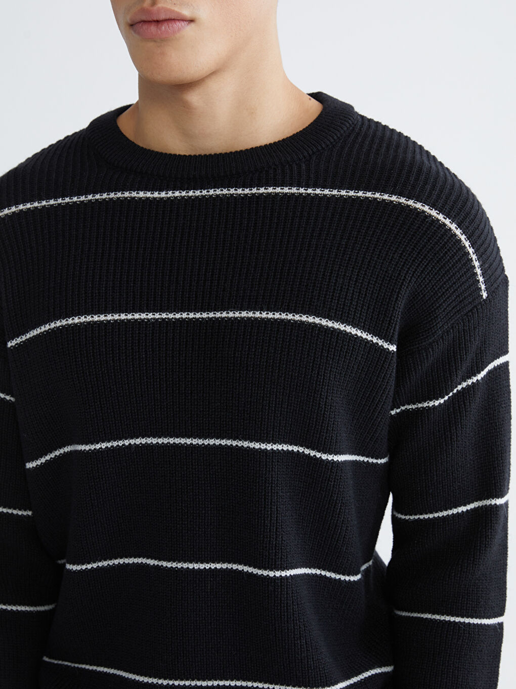 Siyah Bisiklet Yaka Çizgili Erkek Triko Kazak-2